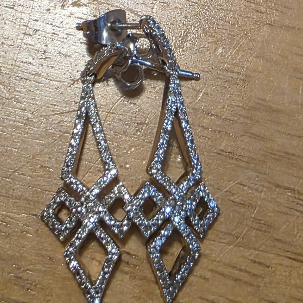 Dazzling Silver Diamond-Shaped Earrings